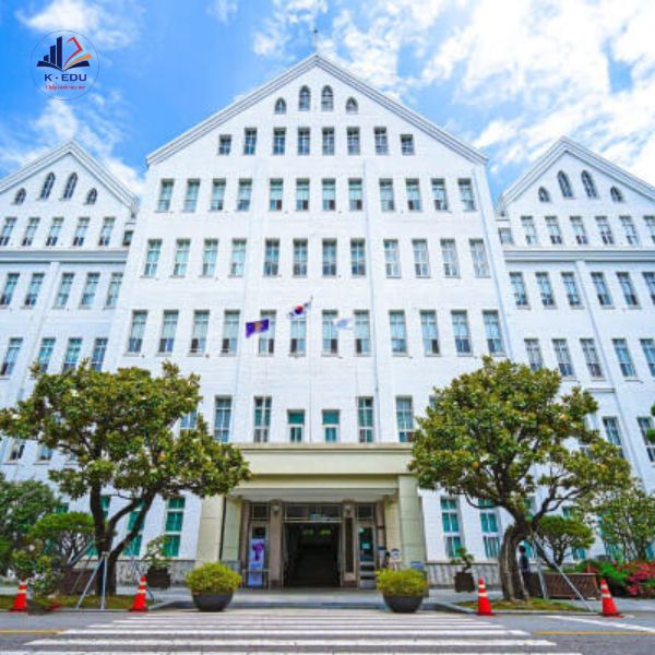 Khu nhà chính của trường Chosun