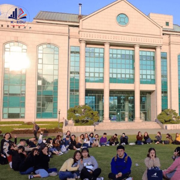 sinh viên Viện khoa học và công nghệ