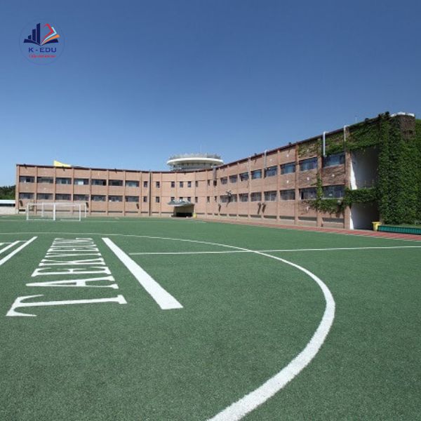 Daekyeung College có sân bóng rộng