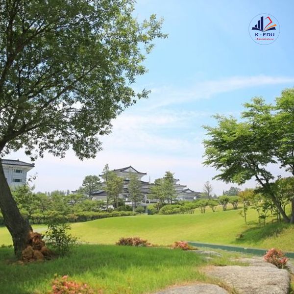 Trường Jungwon University có phong cảnh đẹp