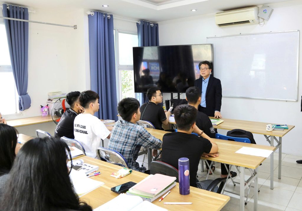 Buổi trao đổi cùng học viên tại lớp học
