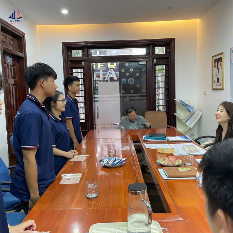 Sinh viên đăng ký khóa học