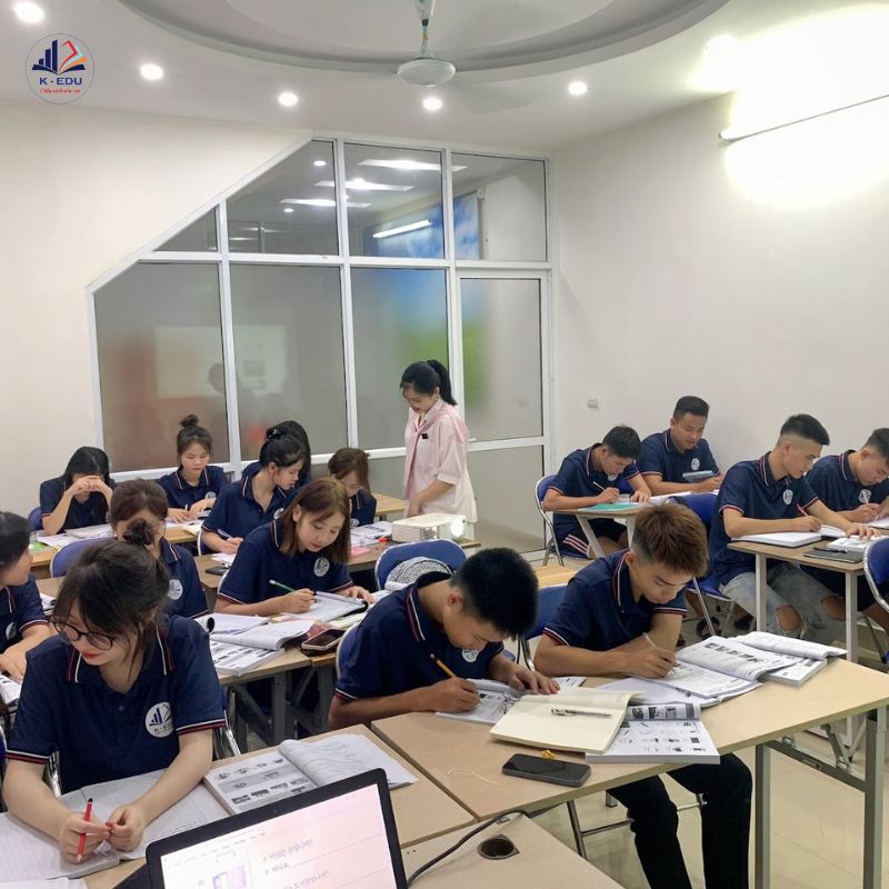 Sinh viên tham gia khóa đào tạo tiếng Hàn phổ thông