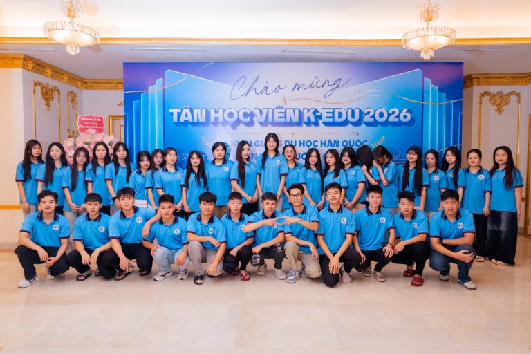 Học viên K-Edu mặc đồng phục tại lễ khai giảng ngày 14/09/2026