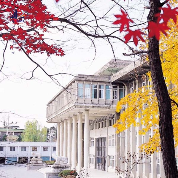 Khu nhà chính của trường Wonkwang Digital University