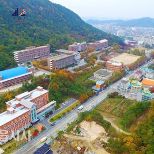 Khung cảnh trên cao trường Jeonbuk Science College