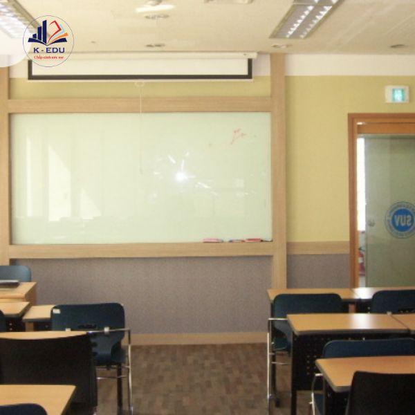 Phòng học của trường Seoul University of Venture & Information