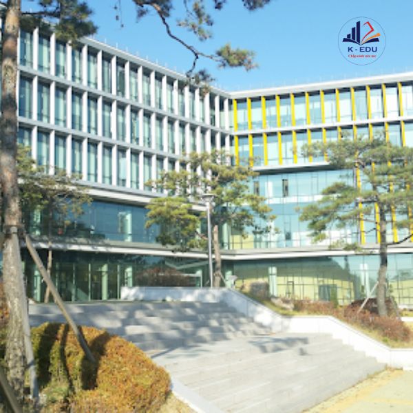 Trường Kogryeo College được xây dựng hiện đại
