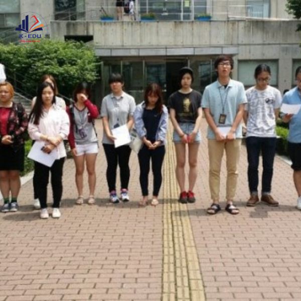 sinh viên của trường Sung Kong Hoe University