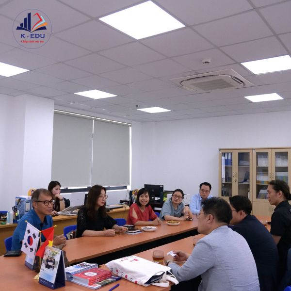 Giáo viên của Viện Cao học Quốc tế Anh ngữ Hàn Quốc
