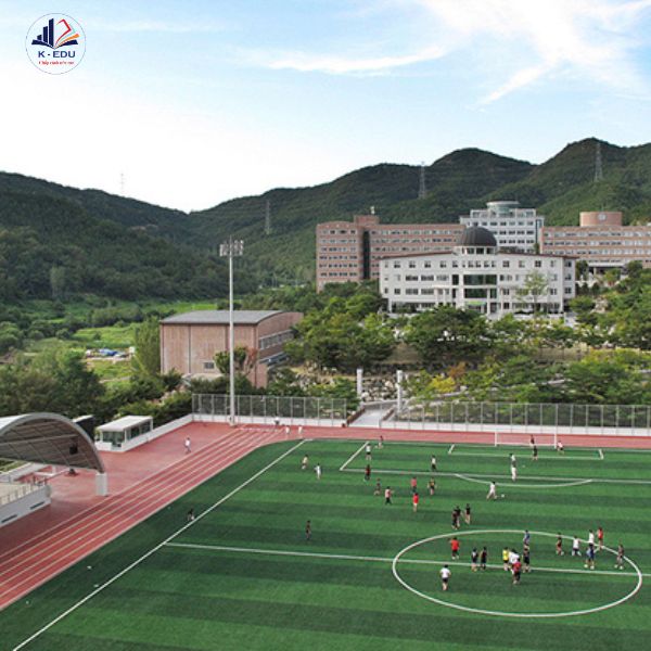 Sân bóng của trường kyungwoon Hàn Quốc