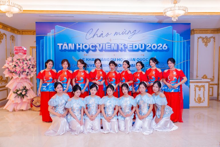 Đội văn nghệ tại lễ khai giảng K-Edu ngày 14/09/2026