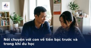 Cha và con gái ngồi bàn lập ngân sách, nói chuyện với con về tiền trước khi du học