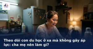 Người mẹ gọi video theo dõi con du học ở Hàn Quốc trong buổi tối tại nhà